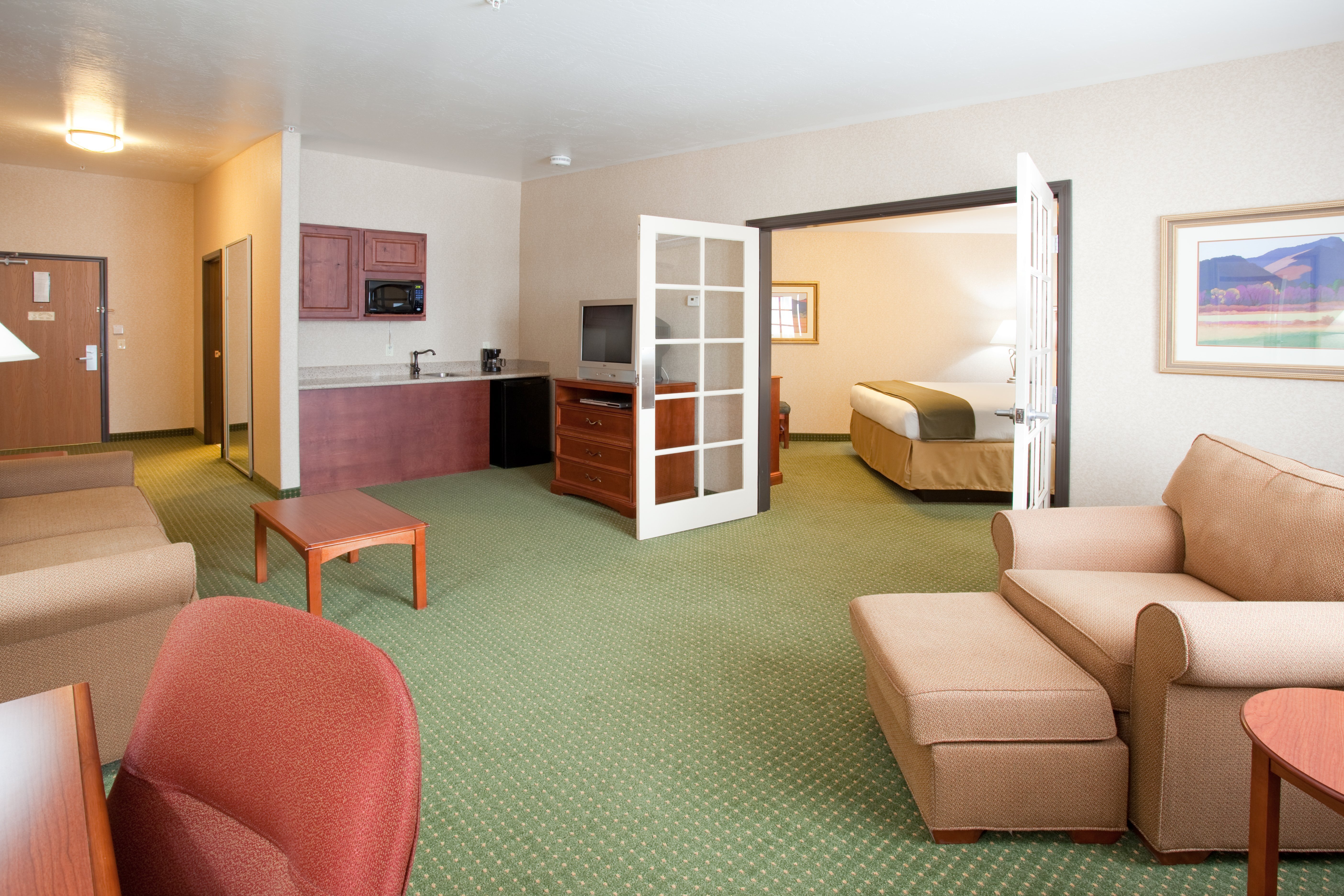 HOLIDAY INN EXPRESS SUITES GUNNISON AN IHG HOTEL 141 1 6 7   Suite 