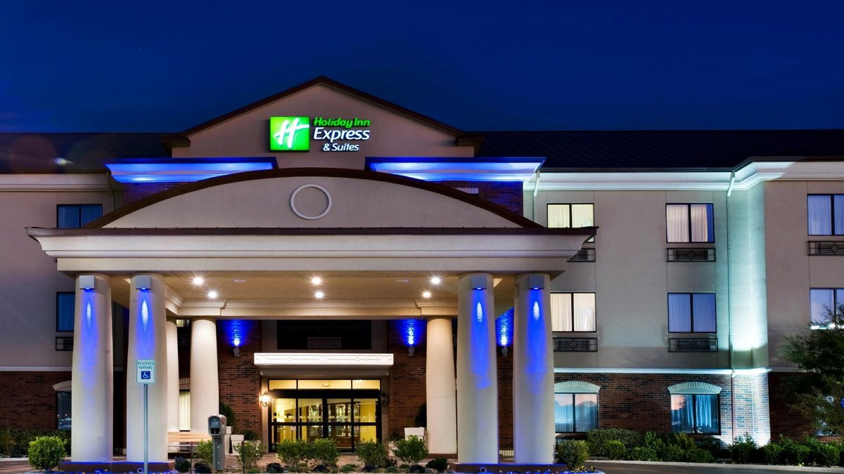 HOLIDAY INN EXPRESS & SUITES VALPARAISO, AN IHG HOTEL $131 ($̶1̶4̶6̶ ...