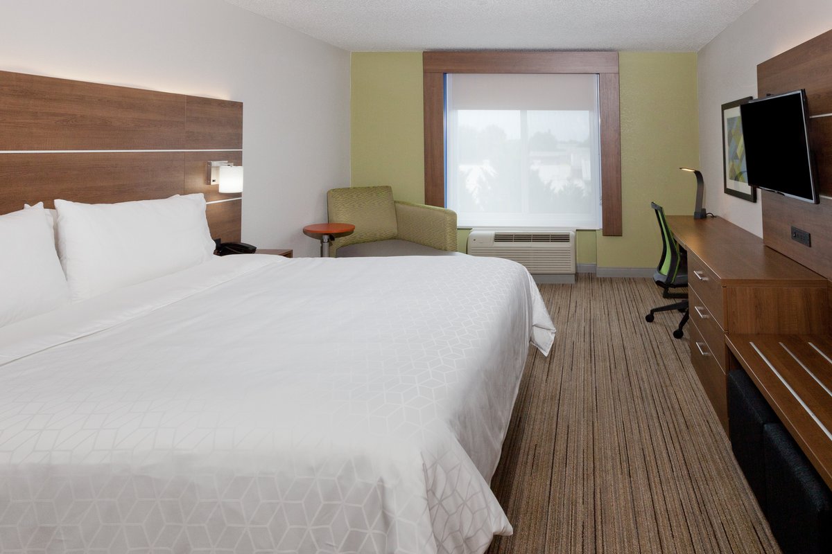 HOLIDAY INN EXPRESS & SUITES DOTHAN NORTH, AN IHG HOTEL - Updated 2022 ...