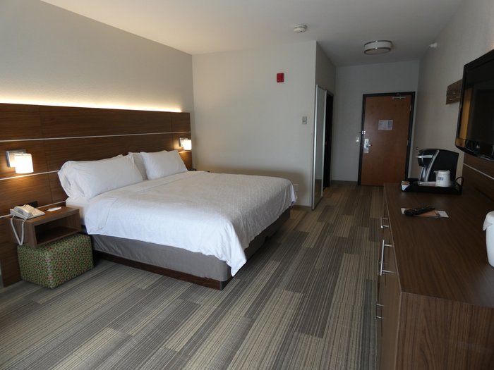 HOLIDAY INN EXPRESS & SUITES LIMON I-70 (EX 359), AN IHG HOTEL $114 ...