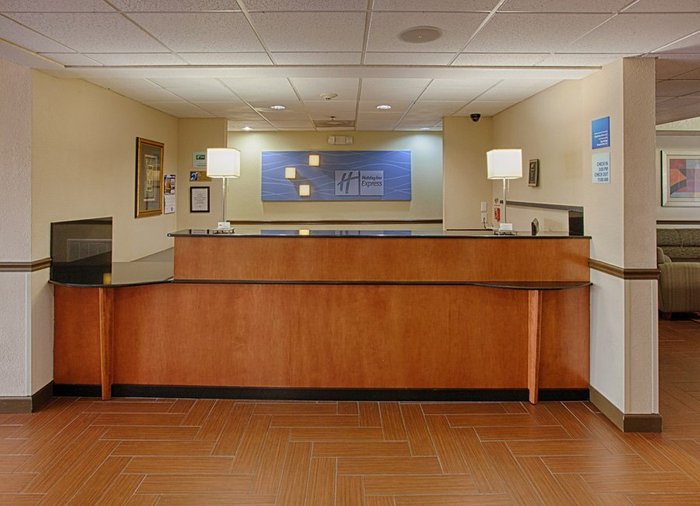 HOLIDAY INN EXPRESS & SUITES PORT CHARLOTTE, AN IHG HOTEL $87 ($̶1̶0̶5̶ ...