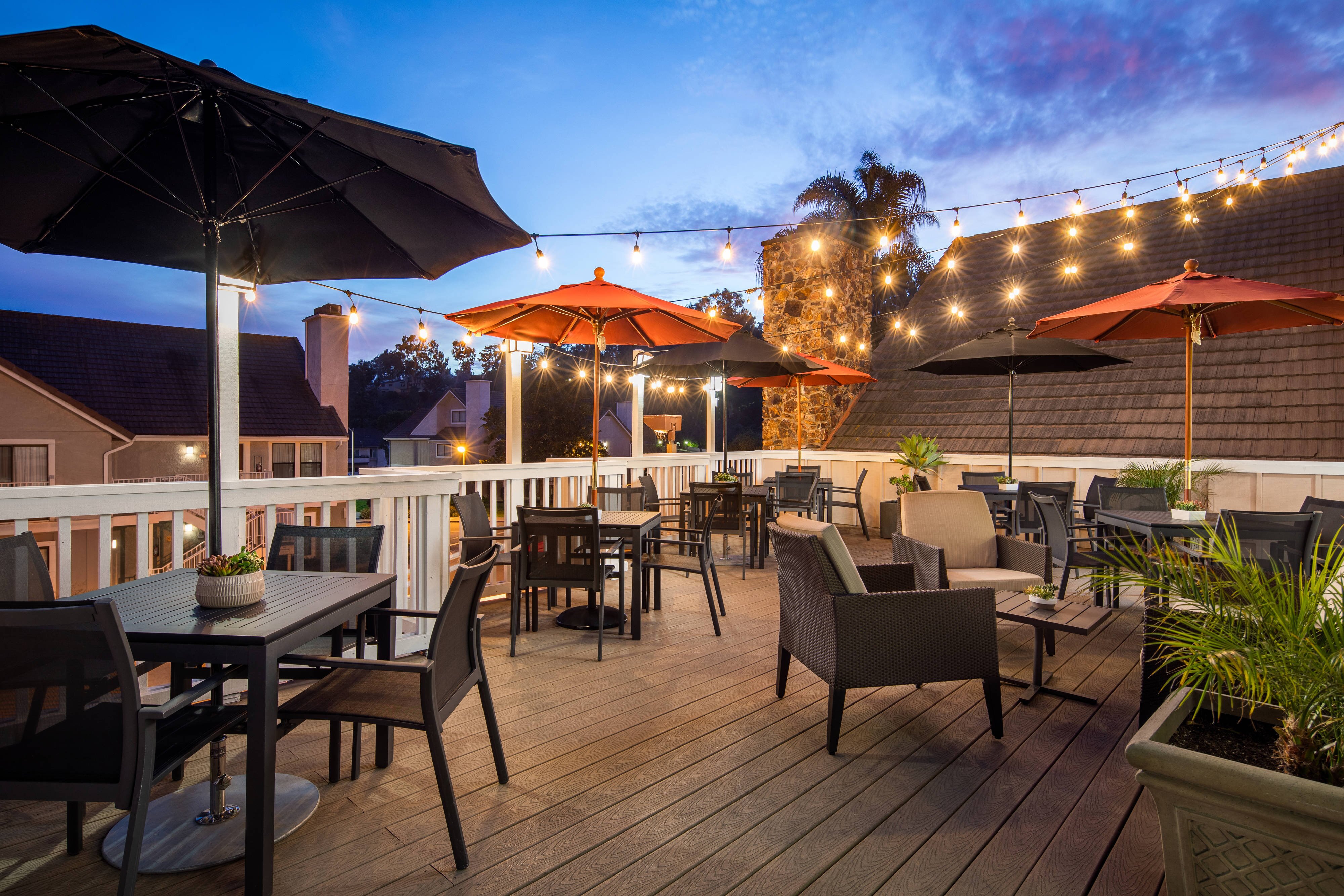 RESIDENCE INN BY MARRIOTT SAN DIEGO LA JOLLA 190 4 7 2 Updated   Upper Patio 