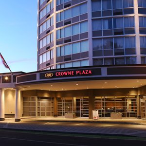 CROWNE PLAZA SYRACUSE, AN IHG HOTEL $139 ($̶1̶6̶6̶) - Updated 2022 ...