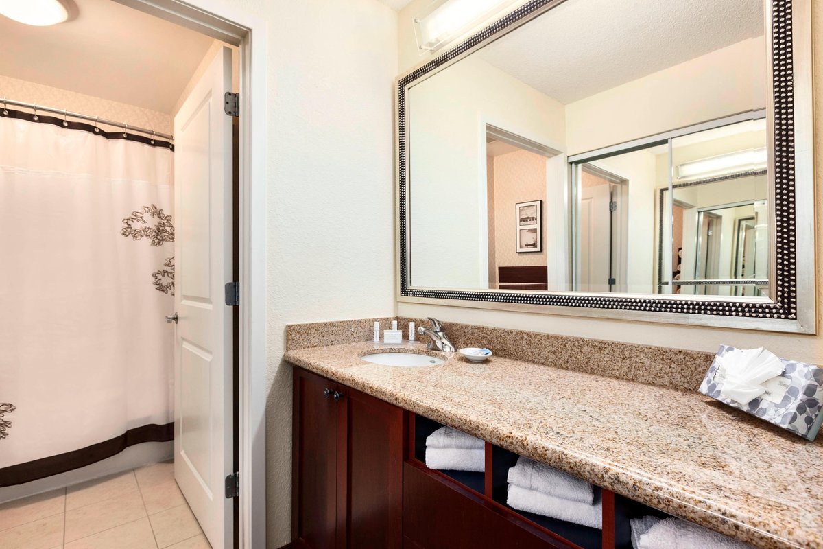 Marriott Greensboro Airport - hotel rooms