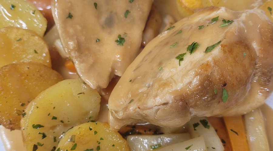 Ballotine de suprême de poulet,farcis au veau 