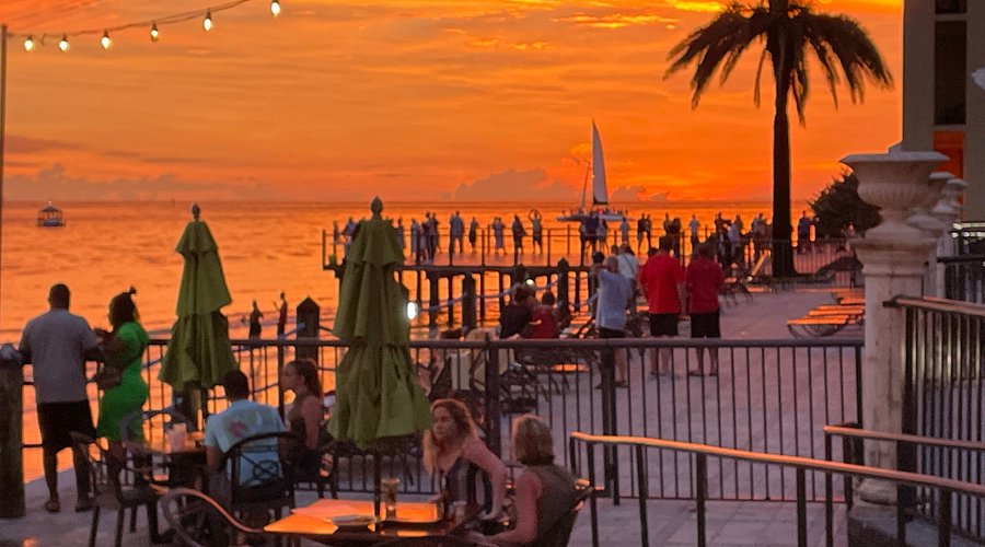 Saltys Island Bar & Grille