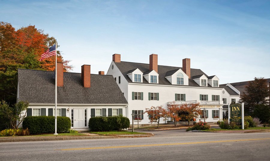 The front of the Main Inn and the Carriage House located on Main Street in Freeport Village