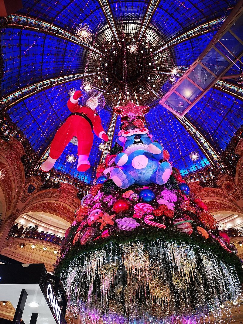 Paris Christmas Window Displays 2023 Locations - Paris Discovery Guide