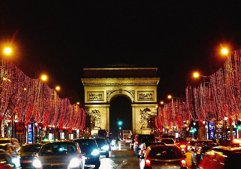 Where to See the Prettiest Christmas Decorations in Paris