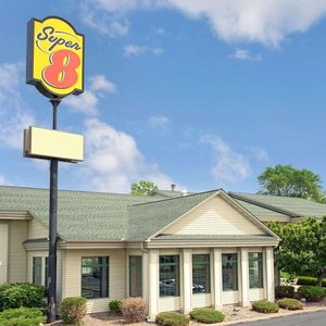 Welcome to the Super 8 Hudson