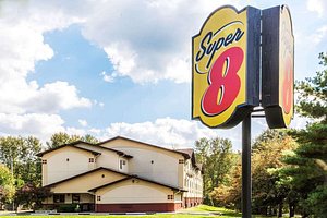 Super 8 by Wyndham Stroudsburg in East Stroudsburg, image may contain: Hotel, Shelter, City, Inn
