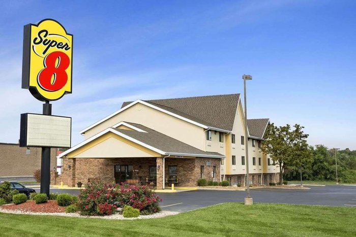 SUPER 8 BY WYNDHAM ALTON $91 ($̶1̶0̶0̶) - Prices & Motel Reviews - IL