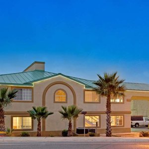 Welcome to the Days Inn San Antonio-Airport