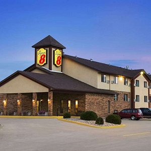 Super 8 by Wyndham Marion in Marion, image may contain: Hotel, Inn, City, Car