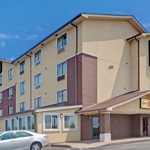 Welcome to the Super 8 Nashville Downtown Opryland Area
