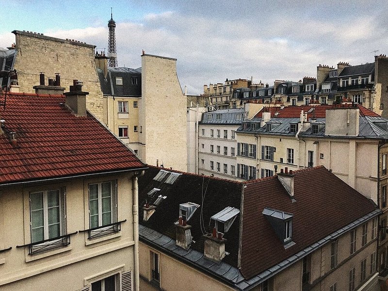 Vue sur la tour Eiffel depuis l'économique Hôtel Gavarni