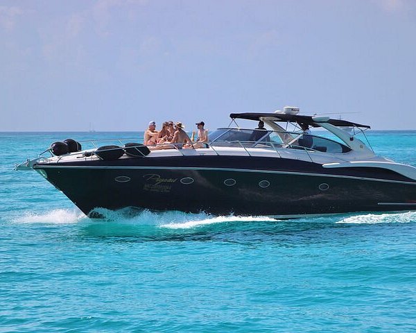 private yacht rental in cancun