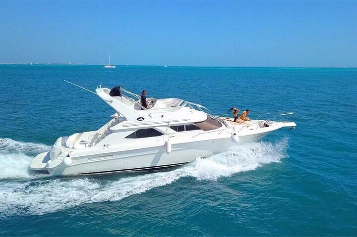 yacht rental.cancun