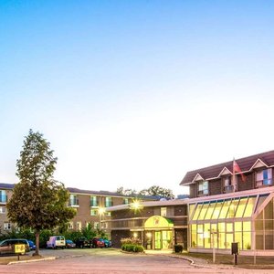 Welcome to the Super 8 Toronto East