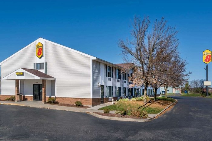 SUPER 8 BY WYNDHAM PORTAGE - Updated 2024 Prices & Motel Reviews (WI)