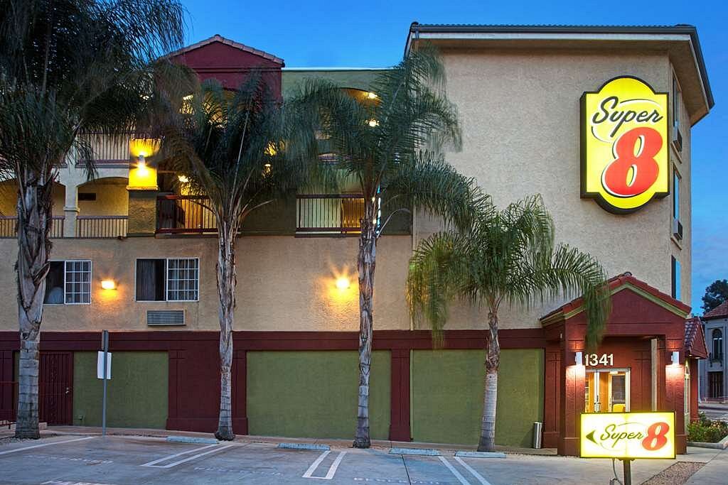 Super 8 by Wyndham Los Angeles Downtown, hotel in Los Angeles