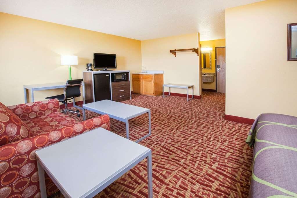 Hotel photo 7 of Super 8 by Wyndham Van Buren/Ft. Smith Area.