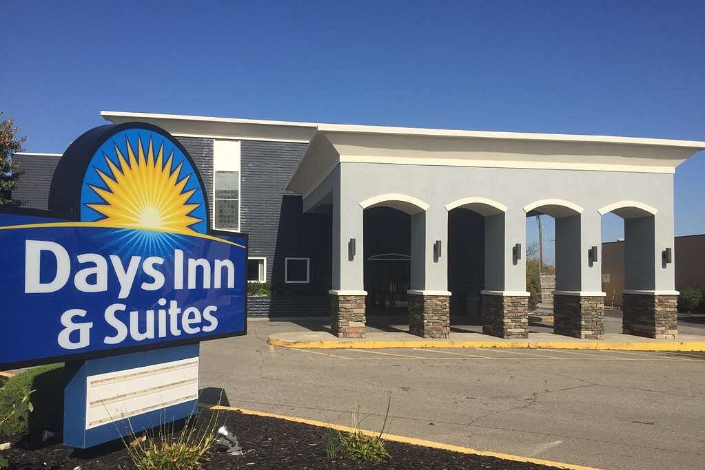 Days Inn &amp; Suites by Wyndham Cincinnati North, hotel em Cincinnati