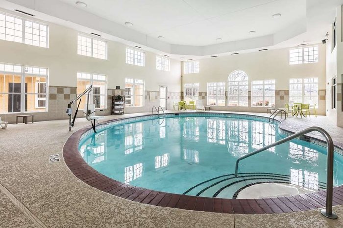 Comfort Inn & Suites Pool Pictures & Reviews - Tripadvisor