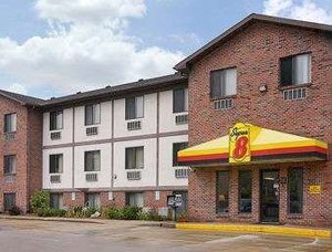 Super 8 by Wyndham Omaha/West Dodge in Omaha, image may contain: Hotel, City, Urban, Inn
