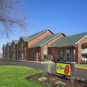 Welcome to the Super 8 Strafford Springfield