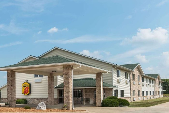 SUPER 8 BY WYNDHAM GREENVILLE - Updated 2024 Prices & Hotel Reviews (IL)