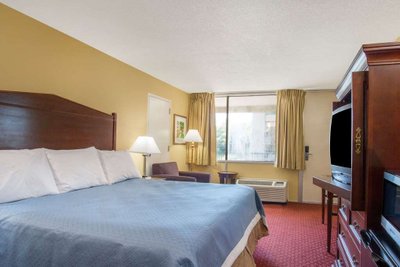 Hotel photo 15 of Days Inn by Wyndham Washington DC/Gateway.