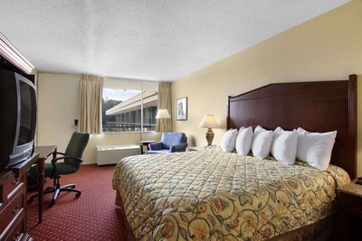Hotel photo 6 of Days Inn by Wyndham Washington DC/Gateway.