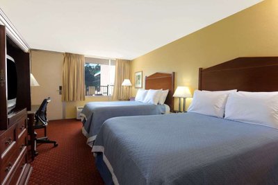 Hotel photo 5 of Days Inn by Wyndham Washington DC/Gateway.