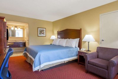 Hotel photo 9 of Days Inn by Wyndham Washington DC/Gateway.