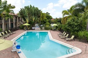 Pool & Beach