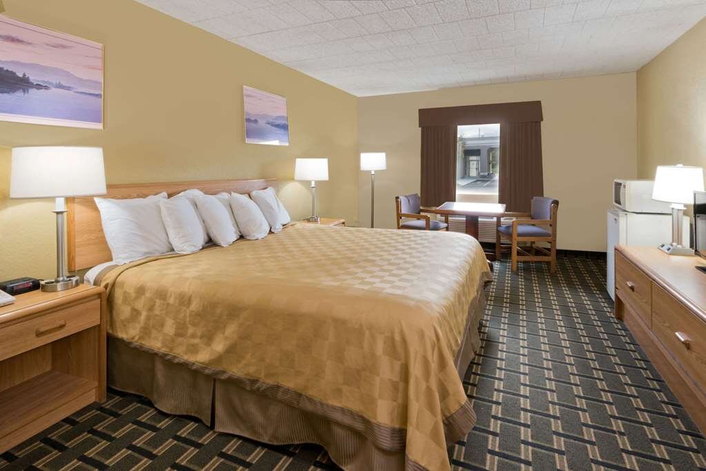 Hotel photo 31 of Days Inn by Wyndham Batavia Darien Lake Theme Park.
