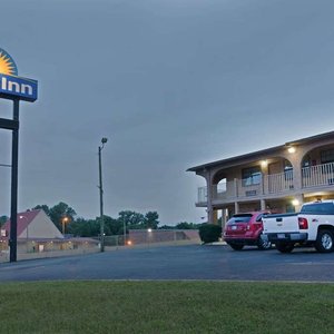 Welcome to the Days Inn Nashville Trinity Lane
