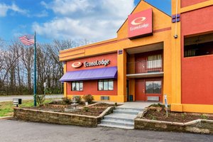 Econo Lodge Charlotte Airport Area in Charlotte, image may contain: Hotel, Building, Architecture, City