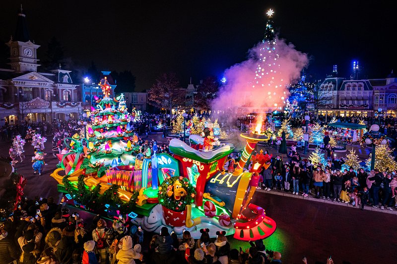 Christmas parade at night at Disneyland Paris