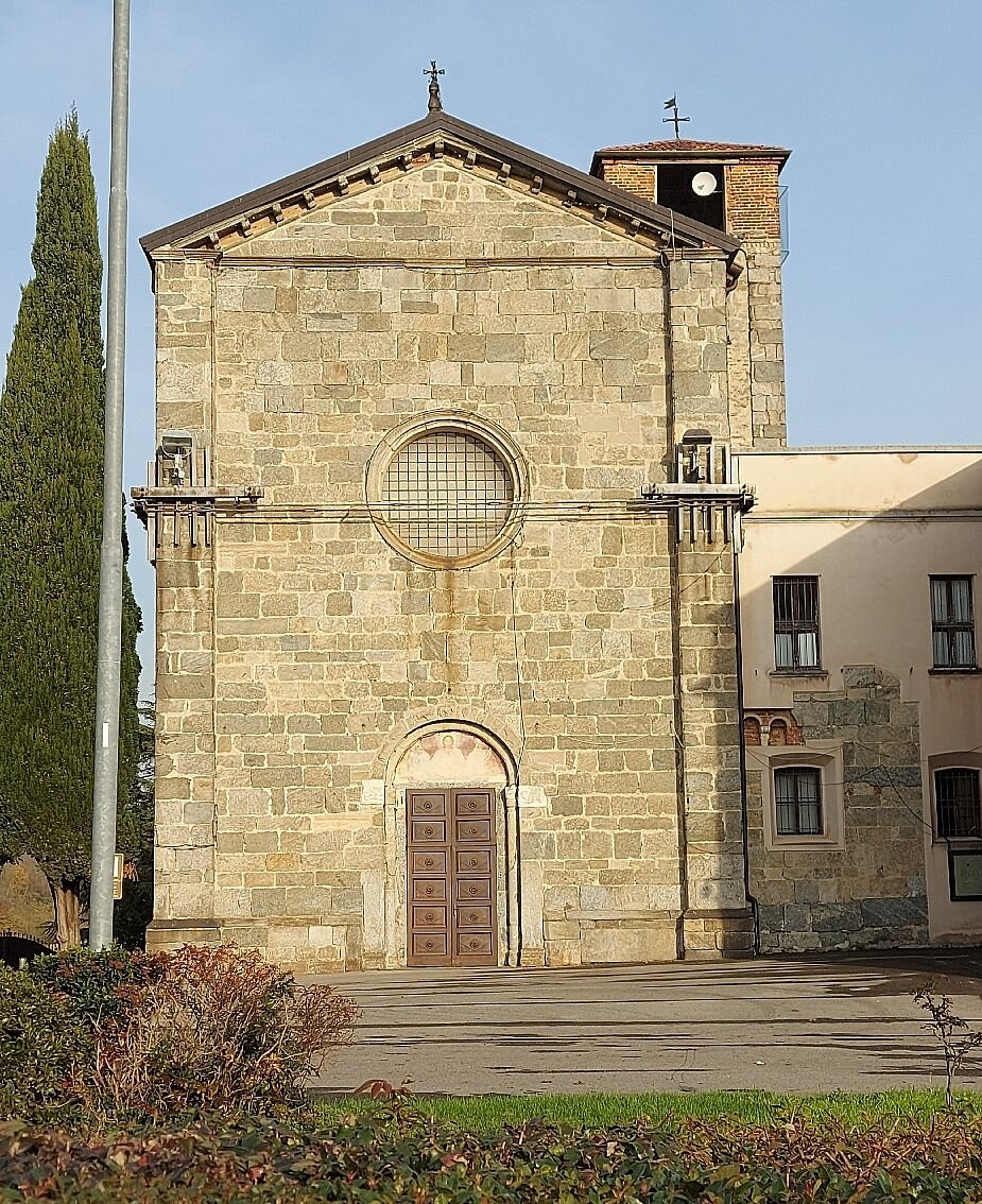 Il monastero di Brugora con la chiesa dei Santi Pietro e Paolo (Besana ...