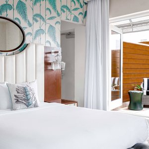 Queen Rooftop Guest Room