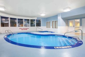 Pool & Beach