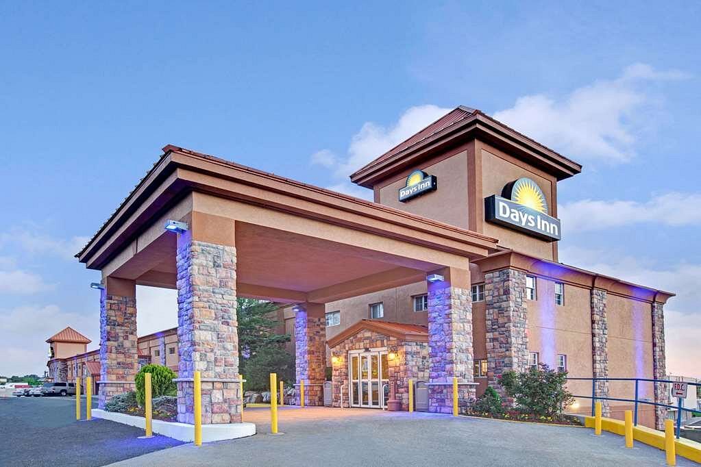 $54+ EXCELLENT Hotels Near Riverside Square Mall in Hackensack NJ