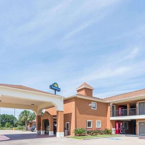Welcome to the Days Inn Sulphur