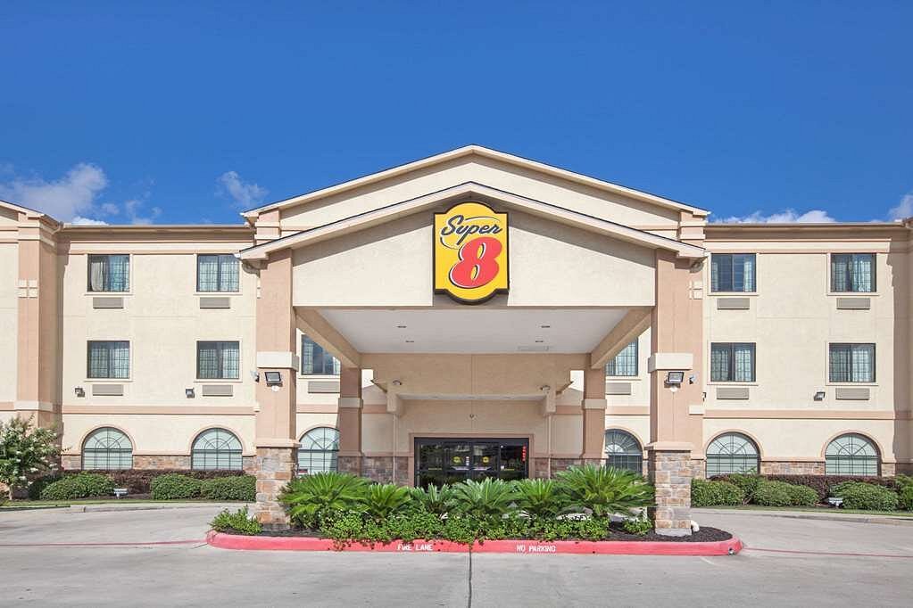Super 8 by Wyndham Iah West/Greenspoint UPDATED 2024 Prices, Reviews