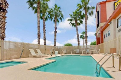 Hotel photo 2 of Super 8 by Wyndham Tucson/Grant Road Area AZ.