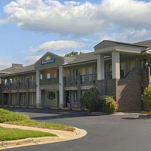 Welcome to the Days Inn Raleigh Glenwood Crabtree