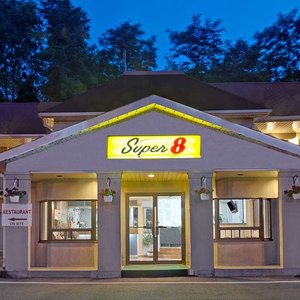 Super 8 Niagara Falls North