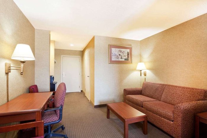 DAYS INN & SUITES BY WYNDHAM WYNNE $68 ($̶8̶4̶) - Updated 2023 Prices ...